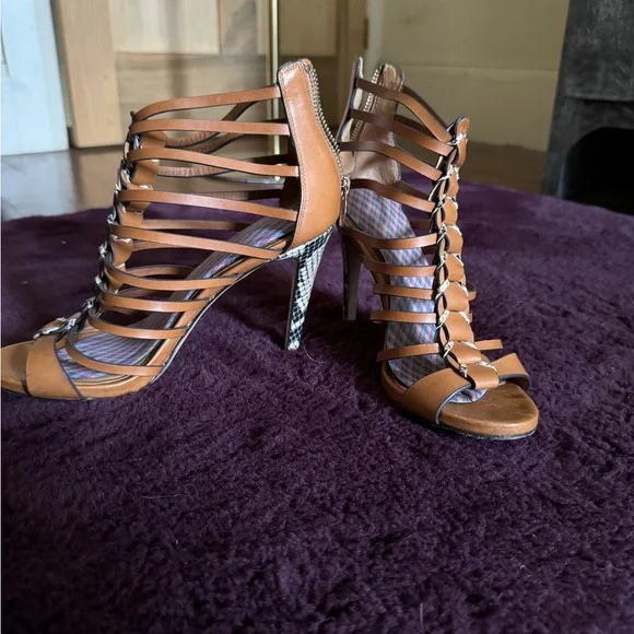 Coach Leather High Heels Stilettos size 7.5 Weave Top Zip Back - Picture 4 of 7